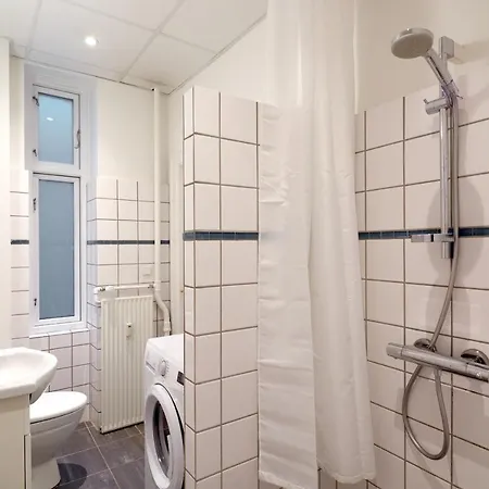 Large & Modern Flats In Family Friendly Neighbourhood Apartment