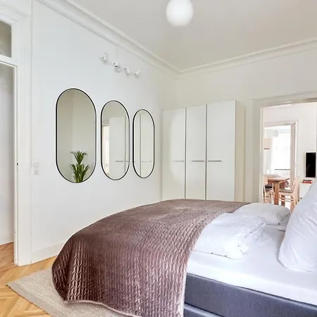 Apartment Large & Modern Flats In Family Friendly Neighbourhood *