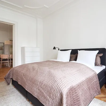 Apartment Large & Modern Flats In Family Friendly Neighbourhood *