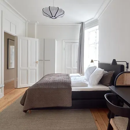 Large & Modern Flats In Family Friendly Neighbourhood *