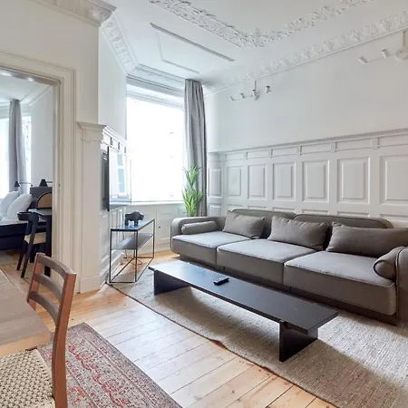 Large & Modern Flats In Family Friendly Neighbourhood