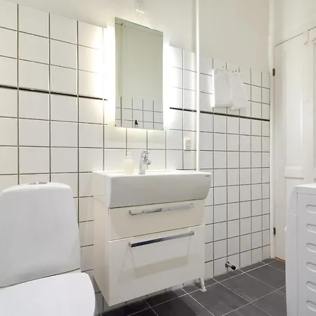 Large & Modern Flats In Family Friendly Neighbourhood *