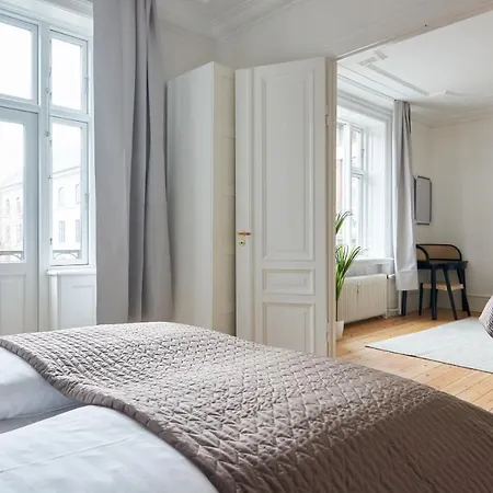 Large & Modern Flats In Family Friendly Neighbourhood