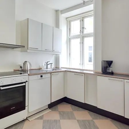 Large & Modern Flats In Family Friendly Neighbourhood *