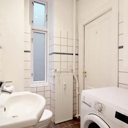 Large & Modern Flats In Family Friendly Neighbourhood