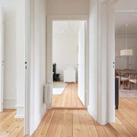 Apartman Large & Modern Flats In Family Friendly Neighbourhood *