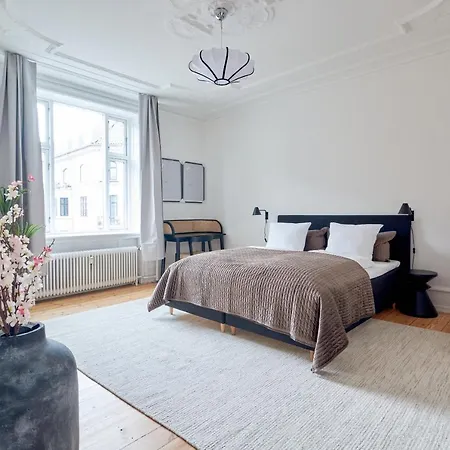 Large & Modern Flats In Family Friendly Neighbourhood