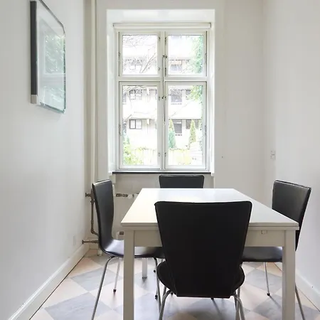 Large & Modern Flats In Family Friendly Neighbourhood Apartman *