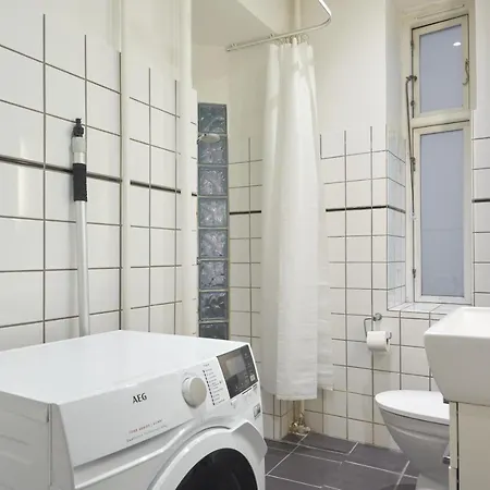 Large & Modern Flats In Family Friendly Neighbourhood